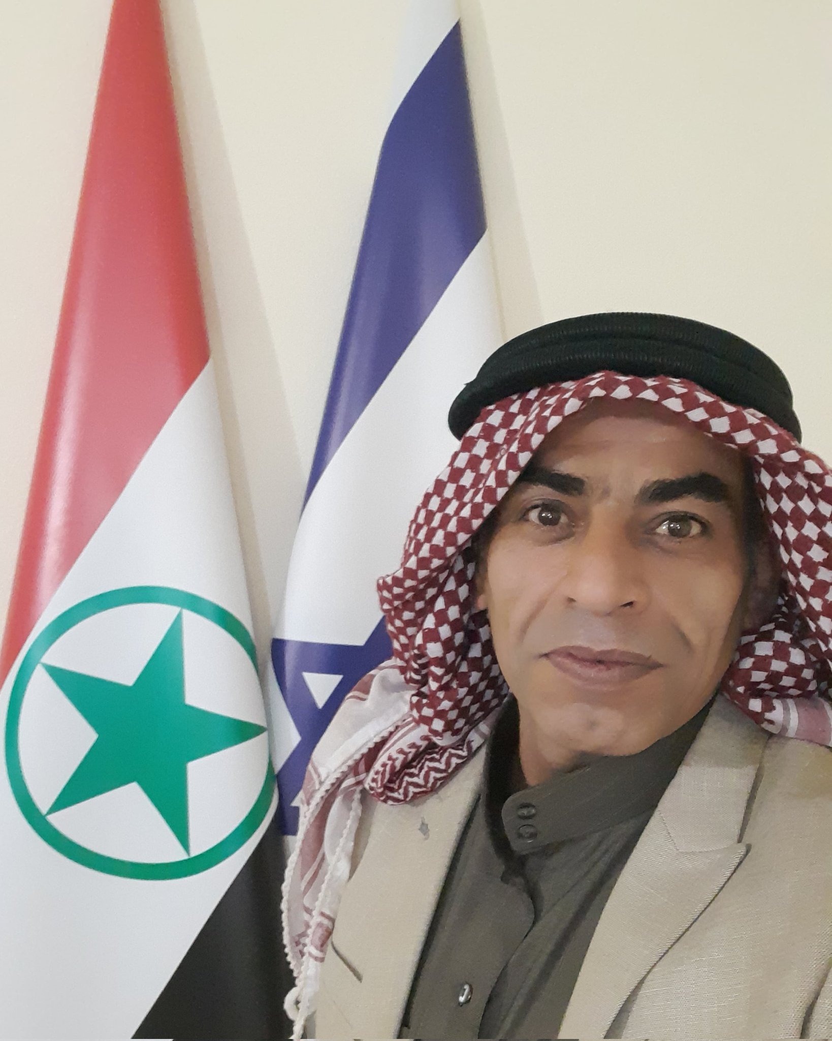 حمید مطظر سرکرده گروهک حزب لیبرال احوازی که آشکارا از اسرائیل حمایت می کند و نیروهای مقاومت را مورد تاخت و تاز قرار می دهد